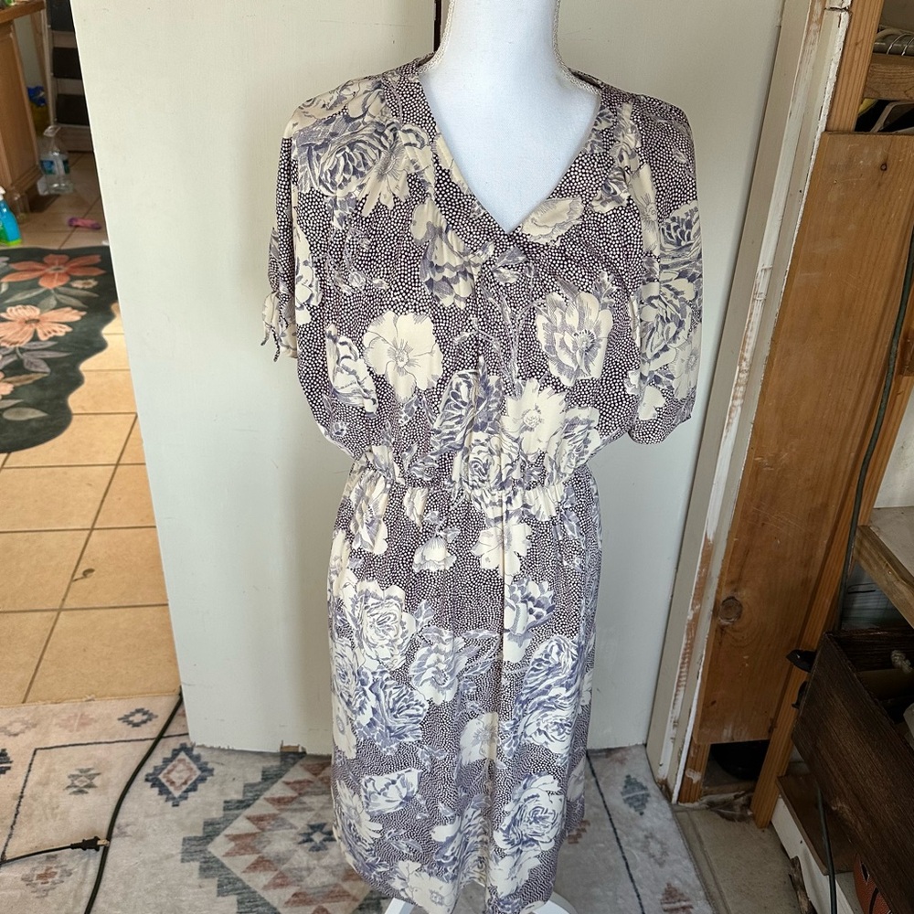 Floral V-Neck Midi Dress in Cream and Lavender True Vintage